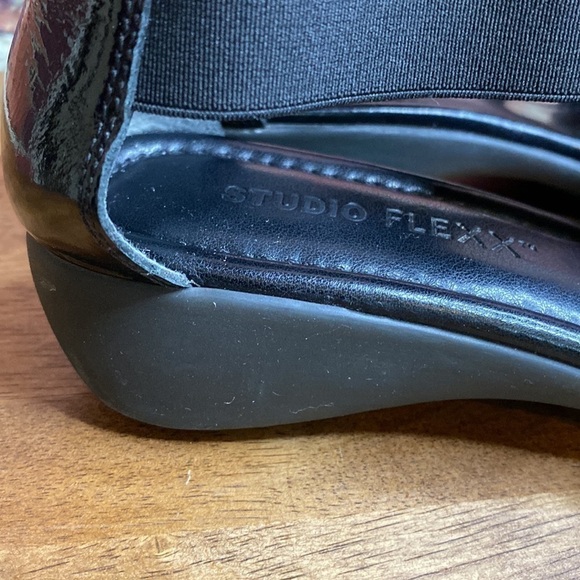 The Flexx Band Together Black Gladiator Strap Patent Leather Sandals Sz 7.5 - Picture 6 of 17